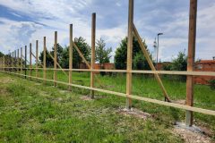 Das Ständerwerk ist im Boden verankert.