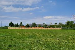 Der Wertstoffhof verschwindet langsam hinter der Wand.